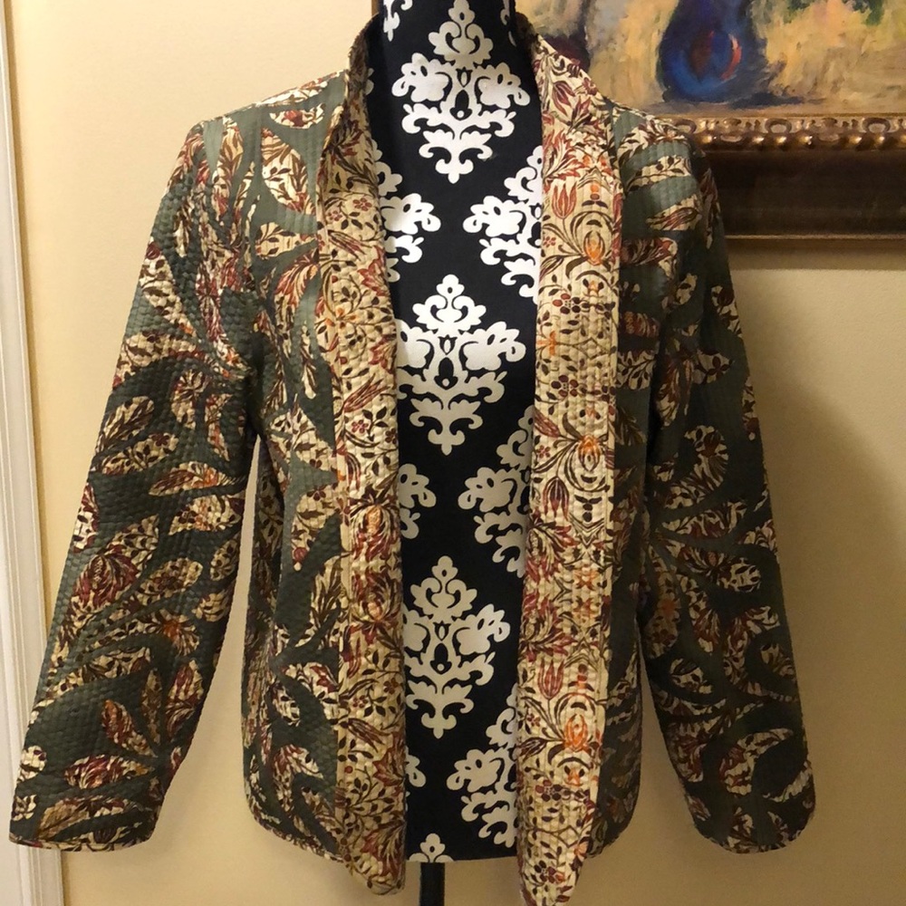 🪷 Reversible floral patterned Nehru inspired lightweight jacket